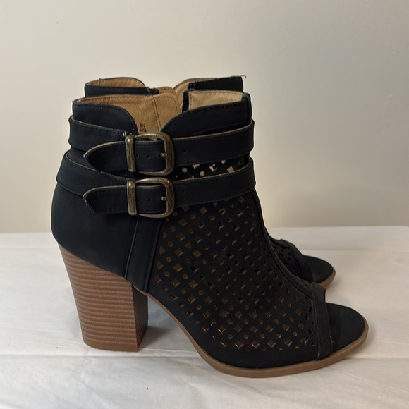 Brash Peep Toe Laser Cut Side Zip Ankle Heeled Boot Bootie Women Size 8.5 Black - Picture 3 of 11